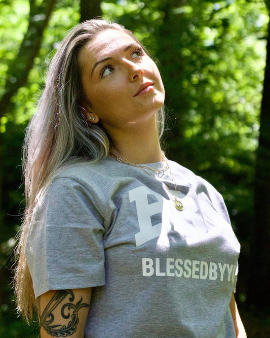 Classic Staple Tee
(heather grey)